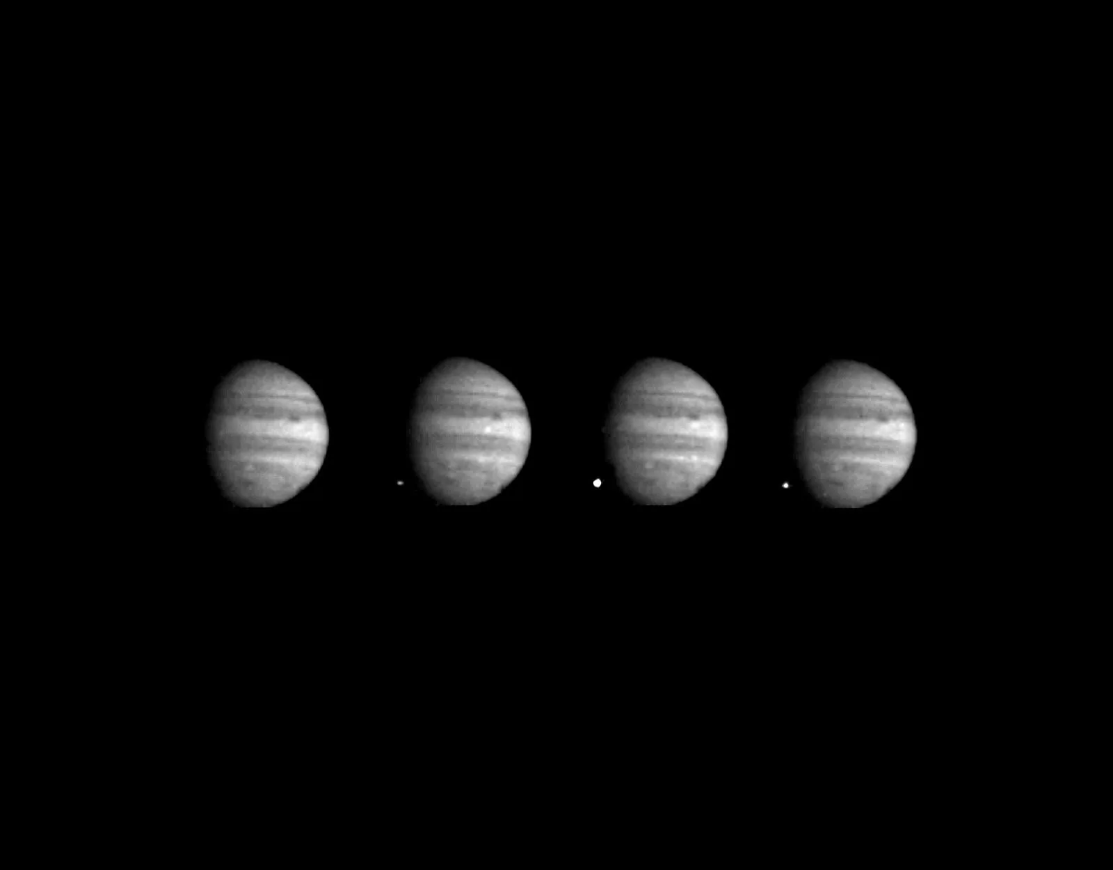 Cuatro vistas Galileo del impacto del fragmento W del cometa Shoemaker-Levy 9 contra Júpiter, en julio de 1994.